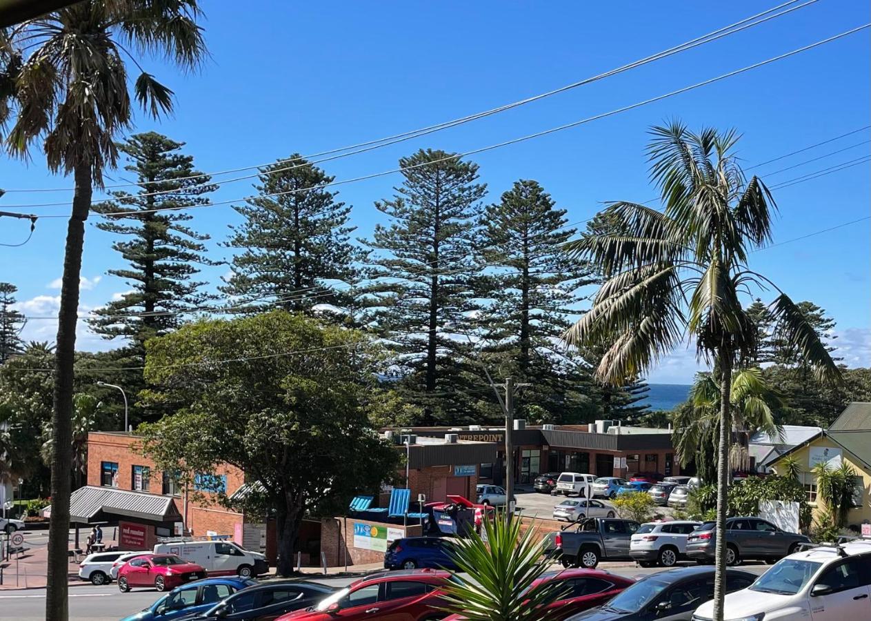 Palms On Collins *